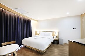 HotelHound Jeonju Junghwasan