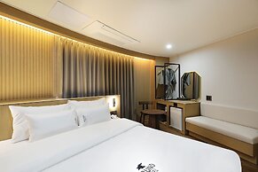 HotelHound Jeonju Junghwasan