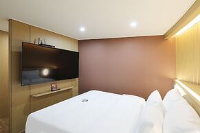 HotelHound Jeonju Junghwasan