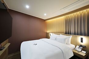 HotelHound Jeonju Junghwasan