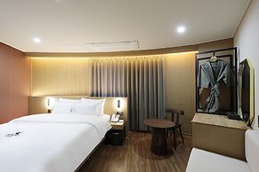 HotelHound Jeonju Junghwasan