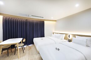 HotelHound Jeonju Junghwasan