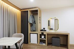 HotelHound Jeonju Junghwasan
