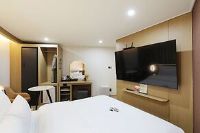 HotelHound Jeonju Junghwasan