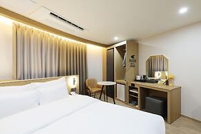 HotelHound Jeonju Junghwasan