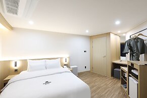HotelHound Jeonju Junghwasan