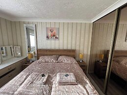 Charming Basildon House With 3 Bedroom Near Town