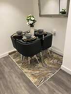 Remarkable 3-bed Apartment in London