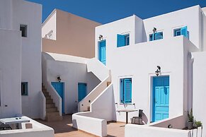 Kamari Sunset Escape With Santorini Views