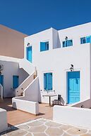 Kamari Sunset Escape With Santorini Views