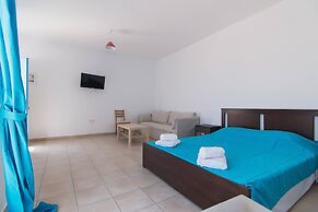 Kamari Sunset Escape With Santorini Views