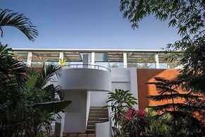 Coastal Grandeur by Da Alohas