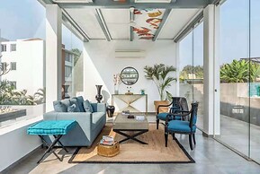 Coastal Grandeur by Da Alohas