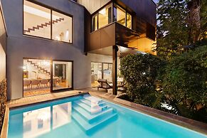 Higgo Crescent Villa
