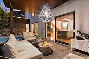 Higgo Crescent Villa