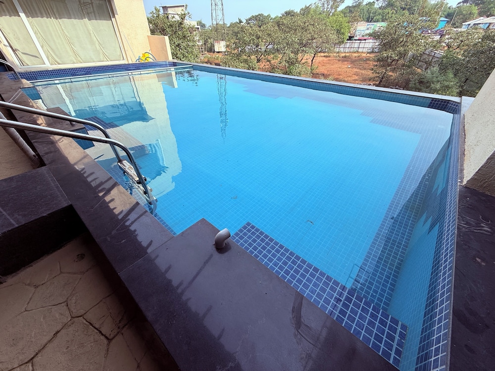 Ikonic Hotel - Bhushi Dam Lonavala