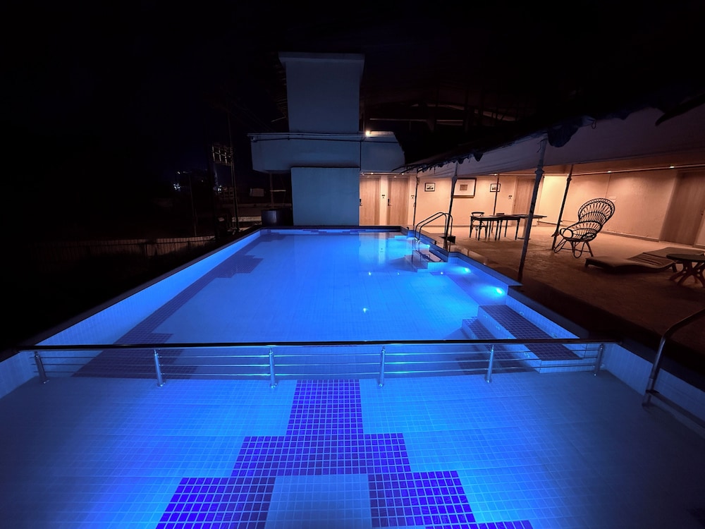 Ikonic Hotel - Bhushi Dam Lonavala