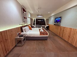 Ikonic Hotel - Bhushi Dam Lonavala