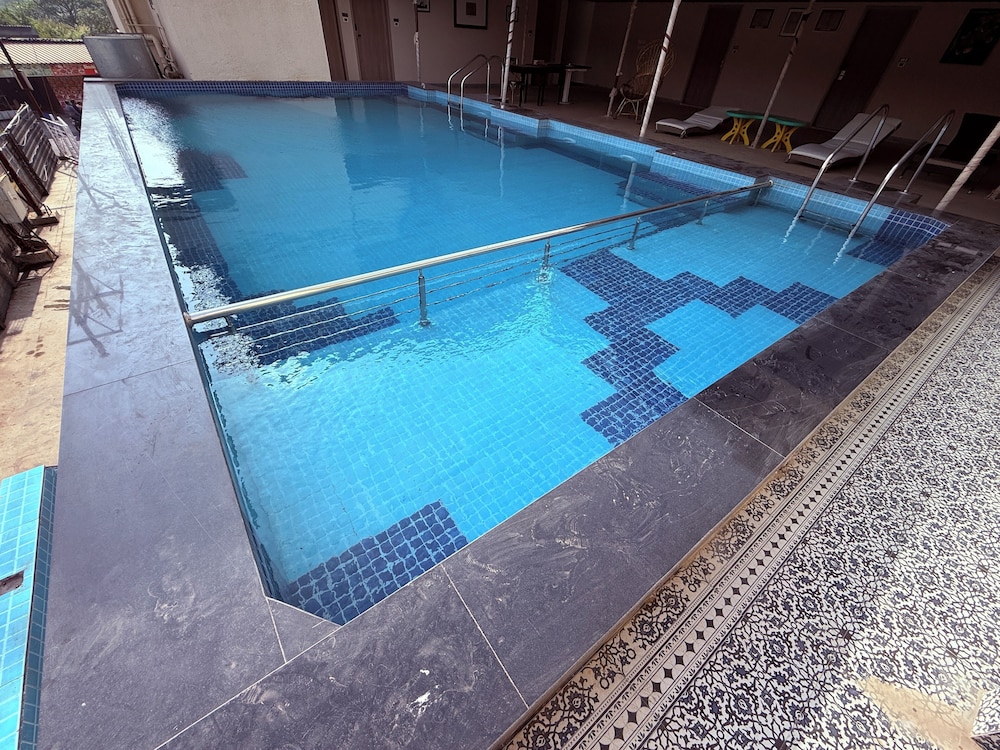 Ikonic Hotel - Bhushi Dam Lonavala