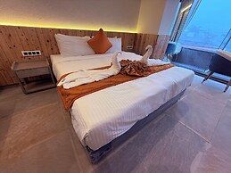 Ikonic Hotel - Bhushi Dam Lonavala