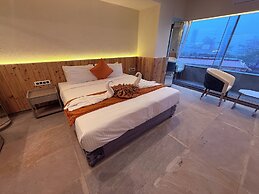 Ikonic Hotel - Bhushi Dam Lonavala