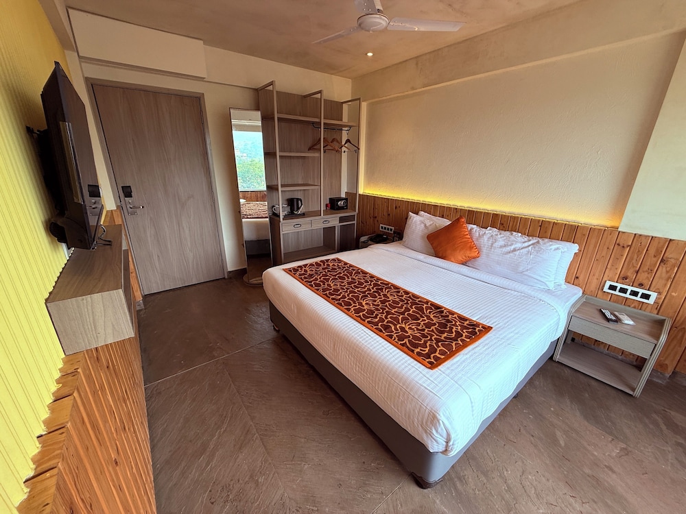 Ikonic Hotel - Bhushi Dam Lonavala