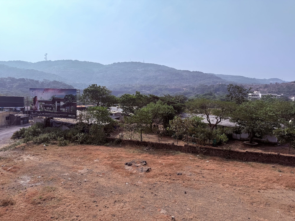 Ikonic Hotel - Bhushi Dam Lonavala