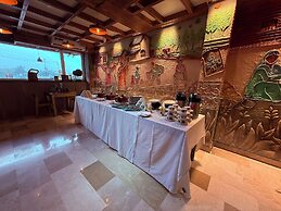 Ikonic Hotel - Bhushi Dam Lonavala