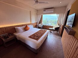 Ikonic Hotel - Bhushi Dam Lonavala