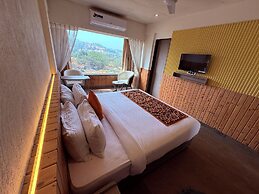 Ikonic Hotel - Bhushi Dam Lonavala