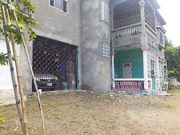 Cozy studio apartment with private parking
