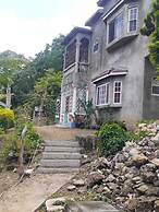 Cozy studio apartment with private parking