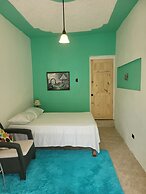 Cozy studio apartment with private parking