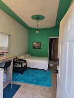 Cozy studio apartment with private parking