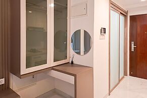 Modern Style Studio At Apartment Sky House Bsd