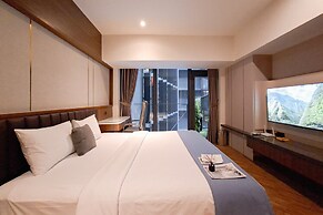 Modern Rustic Studio Apartment At Carstensz Residence