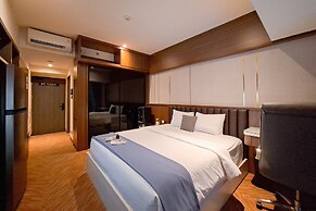 Modern Rustic Studio Apartment At Carstensz Residence