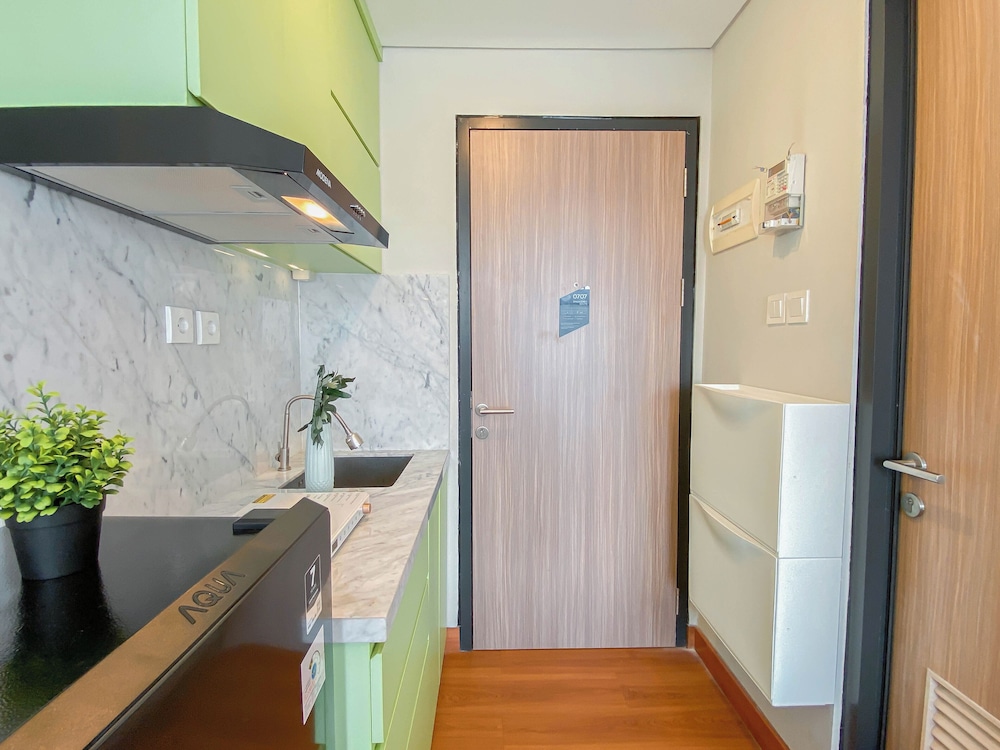 Warm Minimalist Studio Apartment Monroe Tower
