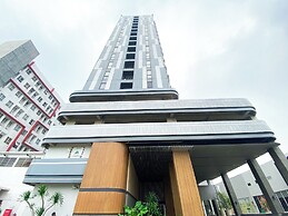 Warm Minimalist Studio Apartment Monroe Tower