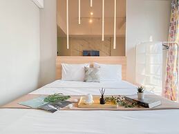 Warm Minimalist Studio Apartment Monroe Tower