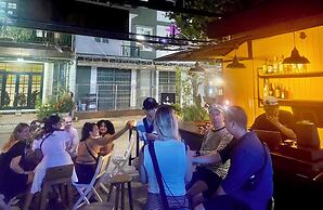 Dom Hostel and Bar