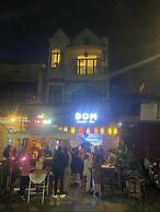 Dom Hostel and Bar