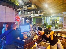 Dom Hostel and Bar