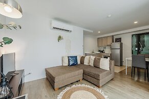 Prime Condo Near Mall & Old Town C185