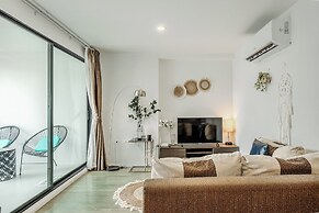 Prime Condo Near Mall & Old Town C185