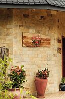 Shoki Shoki Lodge