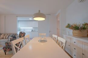 Benfica Prime Terrace II by Homing
