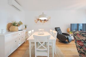 Benfica Prime Terrace II by Homing