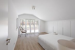 Aroeira Modern Grand Villa by Homing
