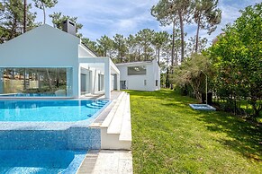 Aroeira Modern Grand Villa by Homing